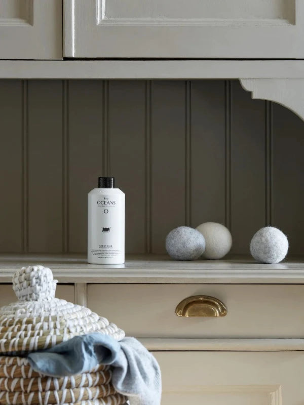 A color wash that works as well on white textiles that are coloured white.