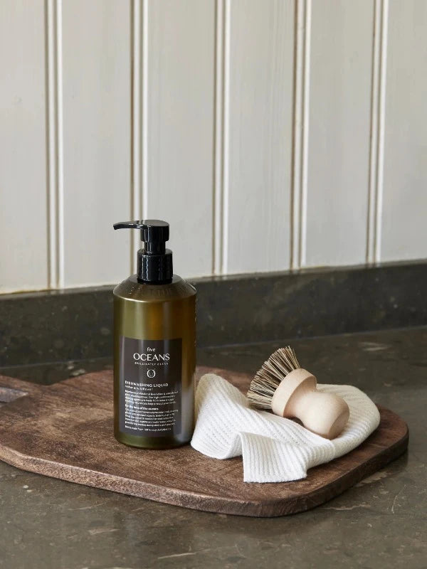 All our bottles are made of 100% recycled plastics and the formula is 100% vegan.