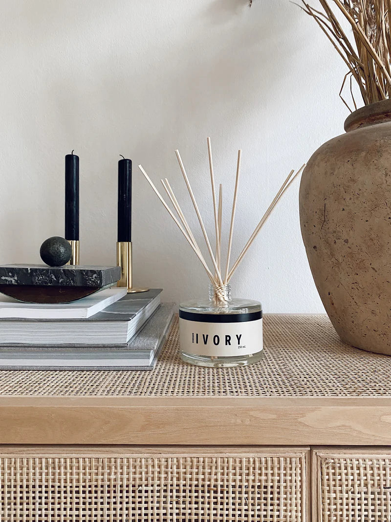 Humdakin's fragrance sticks diffuse a delicate scent that feels fresh, mild and spring-like.