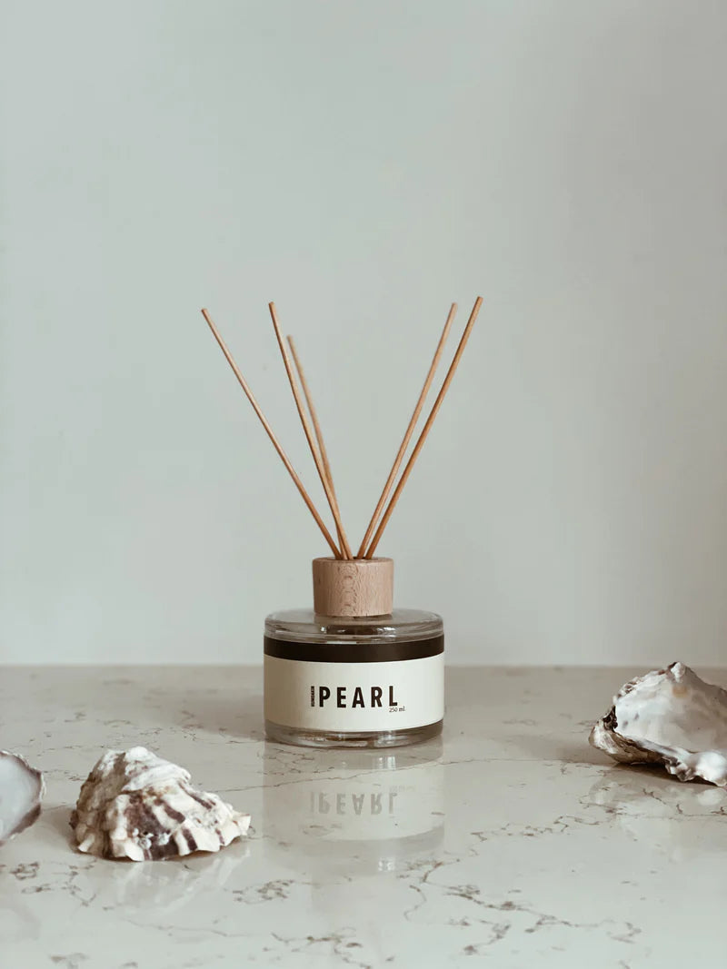 his lovely scent creates a comforting and welcoming atmosphere in your home.