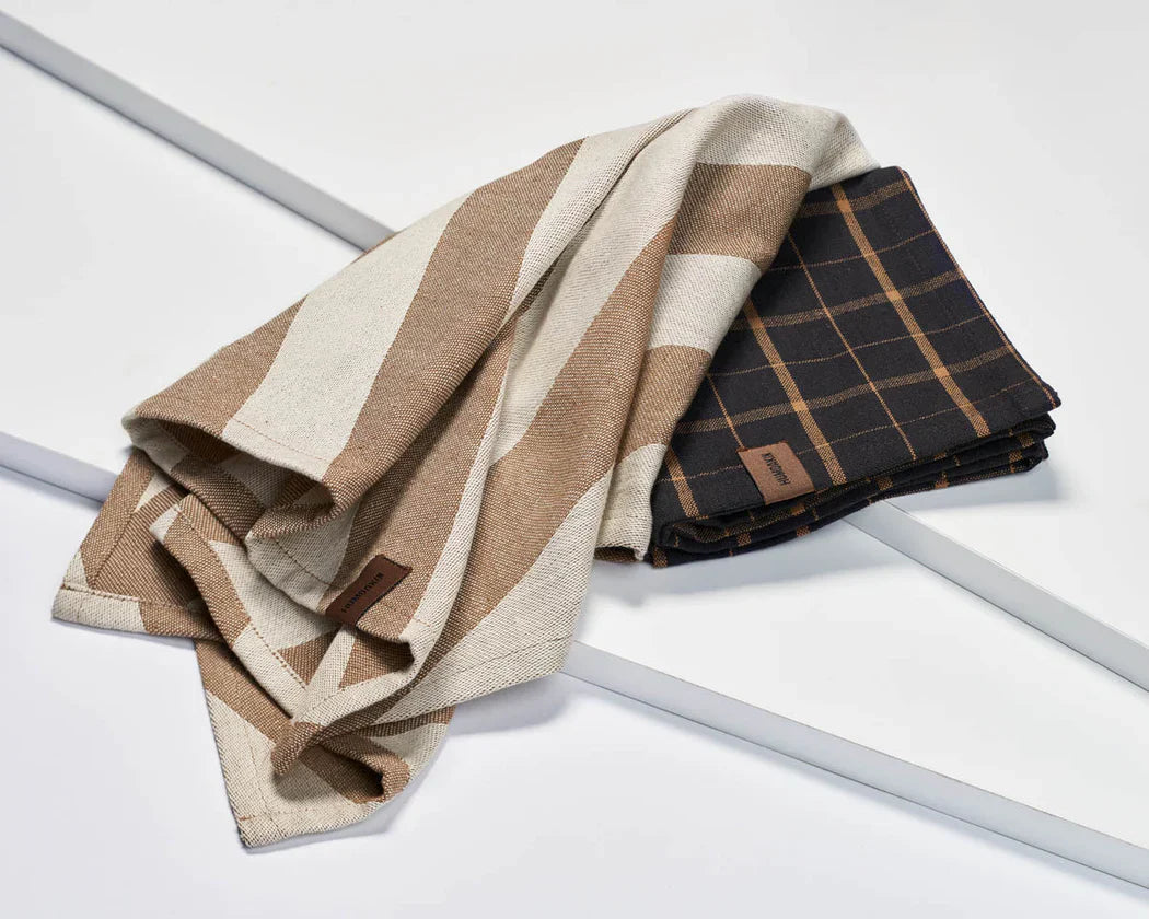 Mix the tea towels with the Humdakin kitchen towels and dish cloths in complementary or contrasting colors for a beautiful and stylish home.