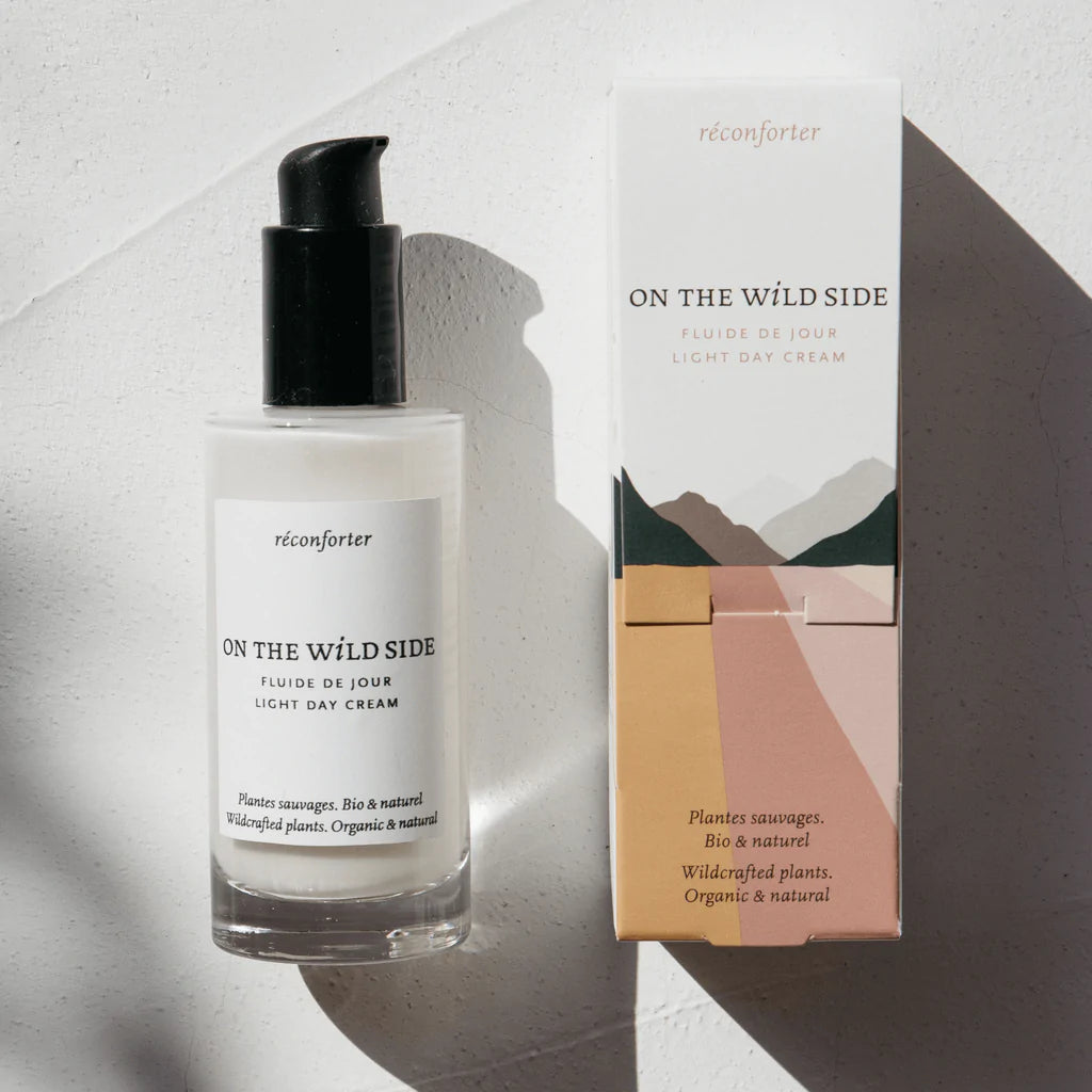 A very light and watery texture that penetrates instantly, without a greasy finish.