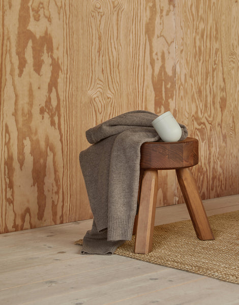 Pilo No.2 Fabric Shaver works perfectly on both clothes and home textiles, like knits, coats, scarfs, socks, sofas, armrests and blankets