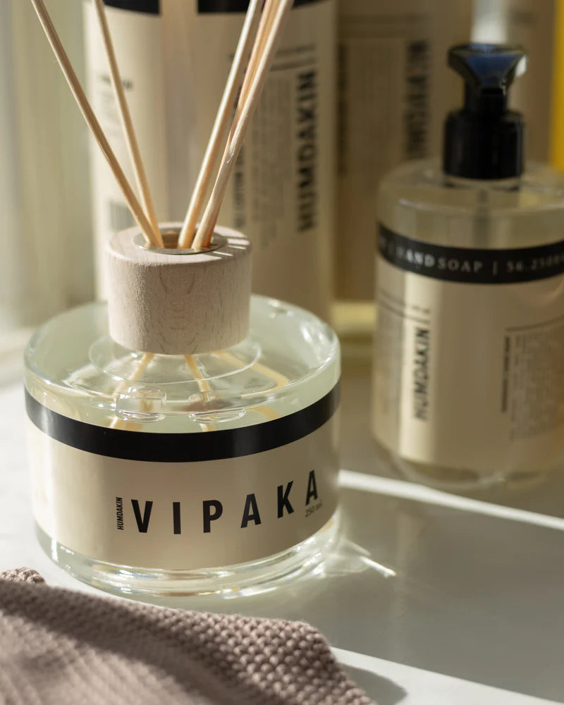 The scent combines the sweet and warm Amber with the earthy musk scent.