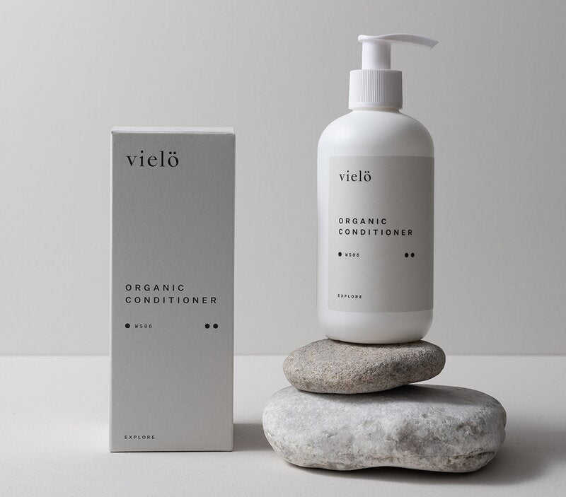 Nourishing organic conditioner, specially designed to strengthen and moisturise damaged hair, leaving it soft and smooth.