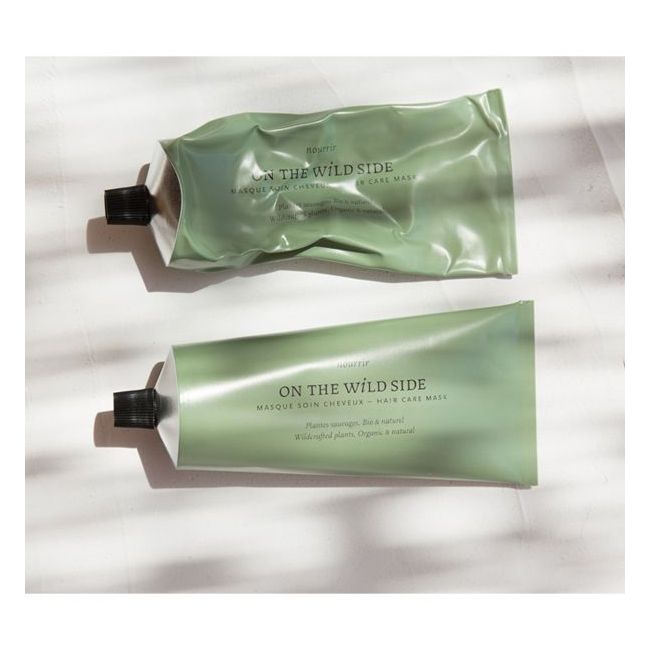 Full of nourishing ingredients such as shea butter or even plum oil, it guarantees silky, shiny hair.