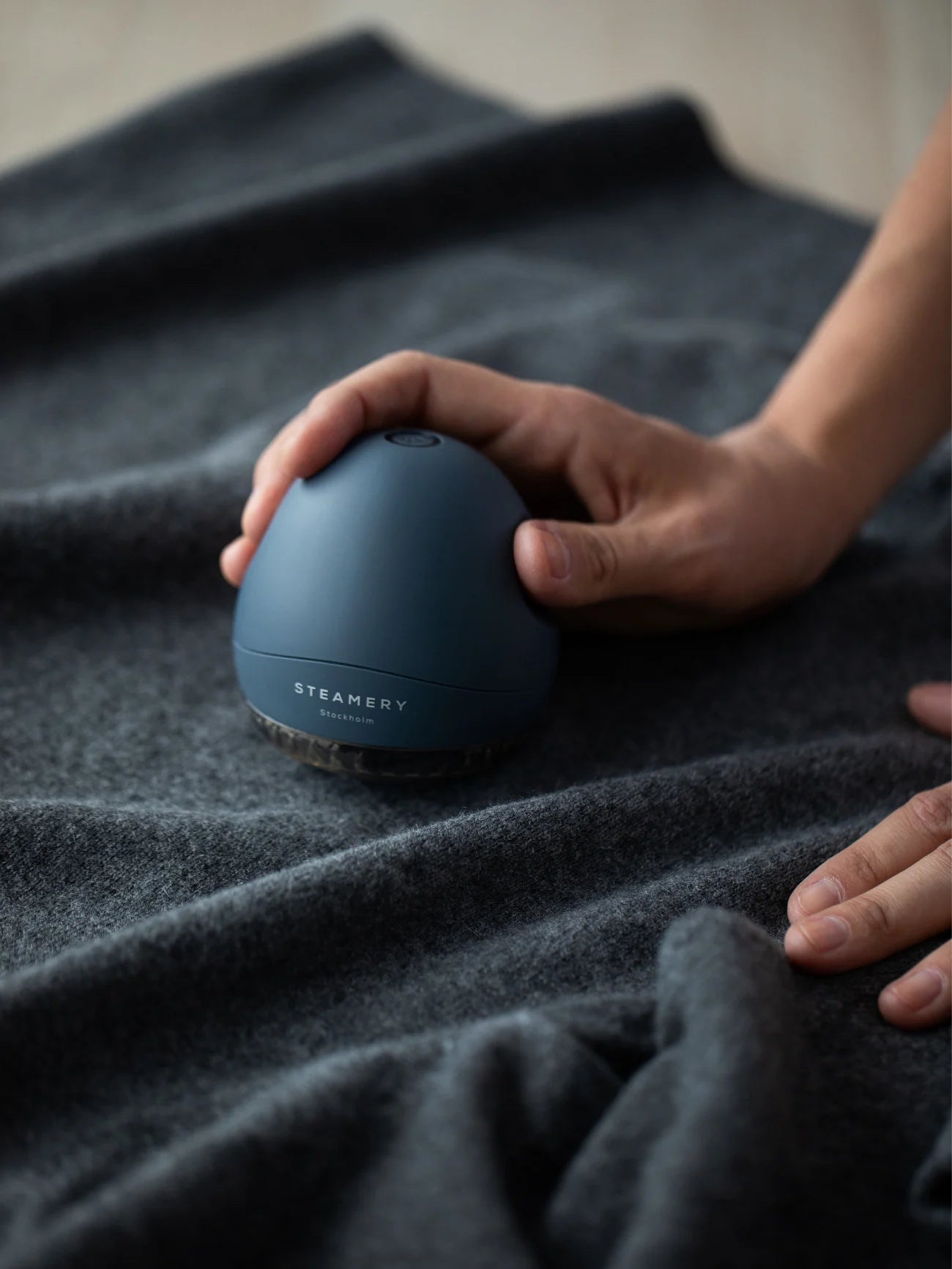 This Fabric Shaver has three precision-made razor blades and an impressively strong motor that originates from an electric razor