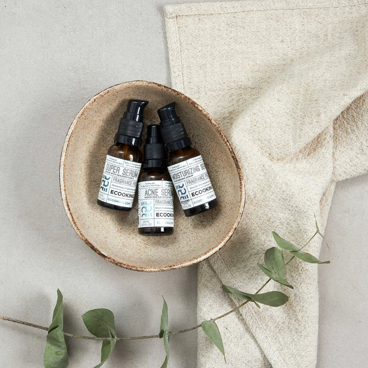 When lines and wrinkles become deeper and the skin becomes dry this moisturizing Serum moisturises your skin without making it oily.