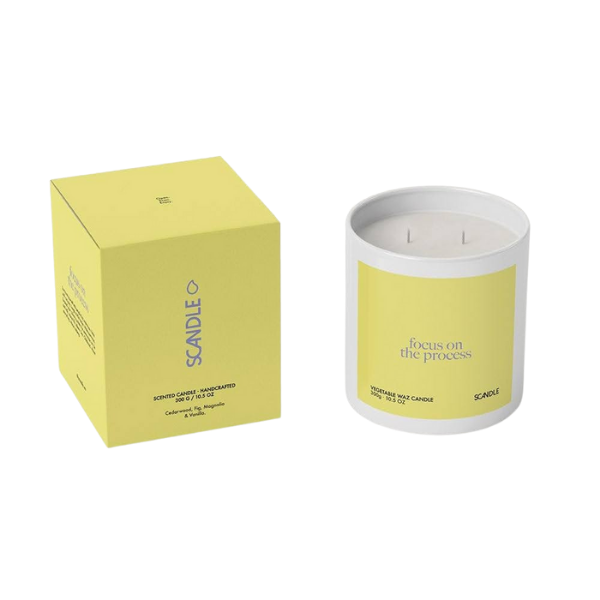 Scandle 100% vegetable wax, scented oils and cotton wicks.