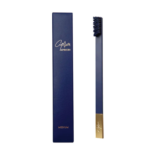  Our deep blue sapphire toothbrush is highlighted with gleaming gold-coloured accents – an indulgent colour fusion for the truly stylish. 