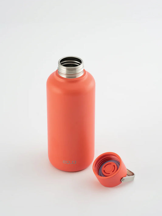 Meet the lightest and sturdiest water bottle out there. It has a timeless design, is extra light, and is space-saving