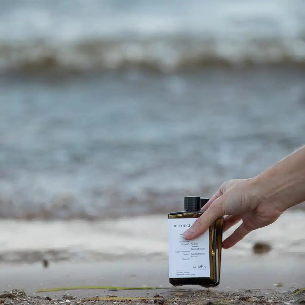 A pH-balancing, refreshing face toner with aloe. 