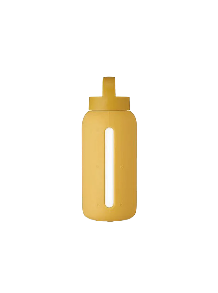 Muuki bottle is the best way to mesure the daily quantidy of water.