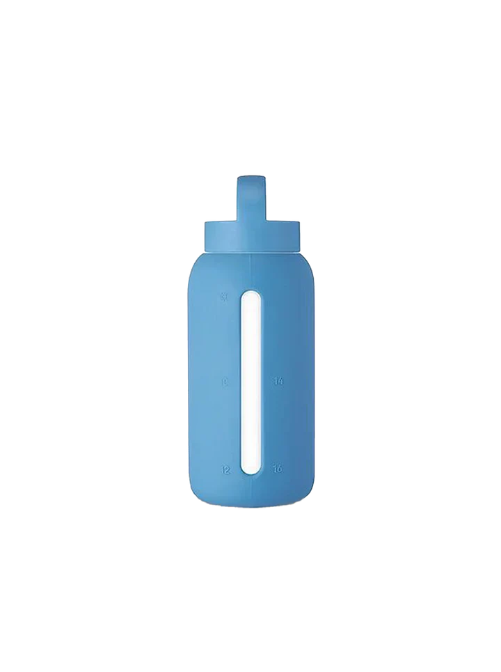 Muuki a glass water bottle.