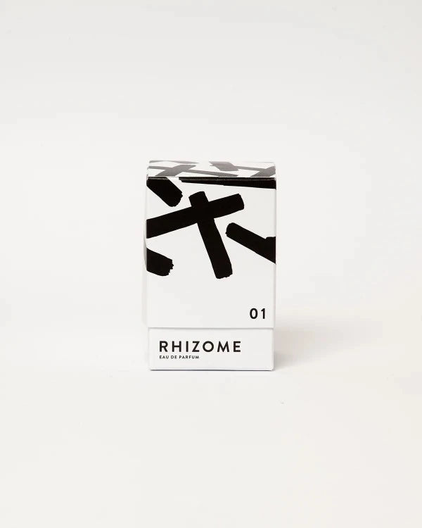 RHIZOME 01 is a fresh and gentle eau de perfume for men and women.