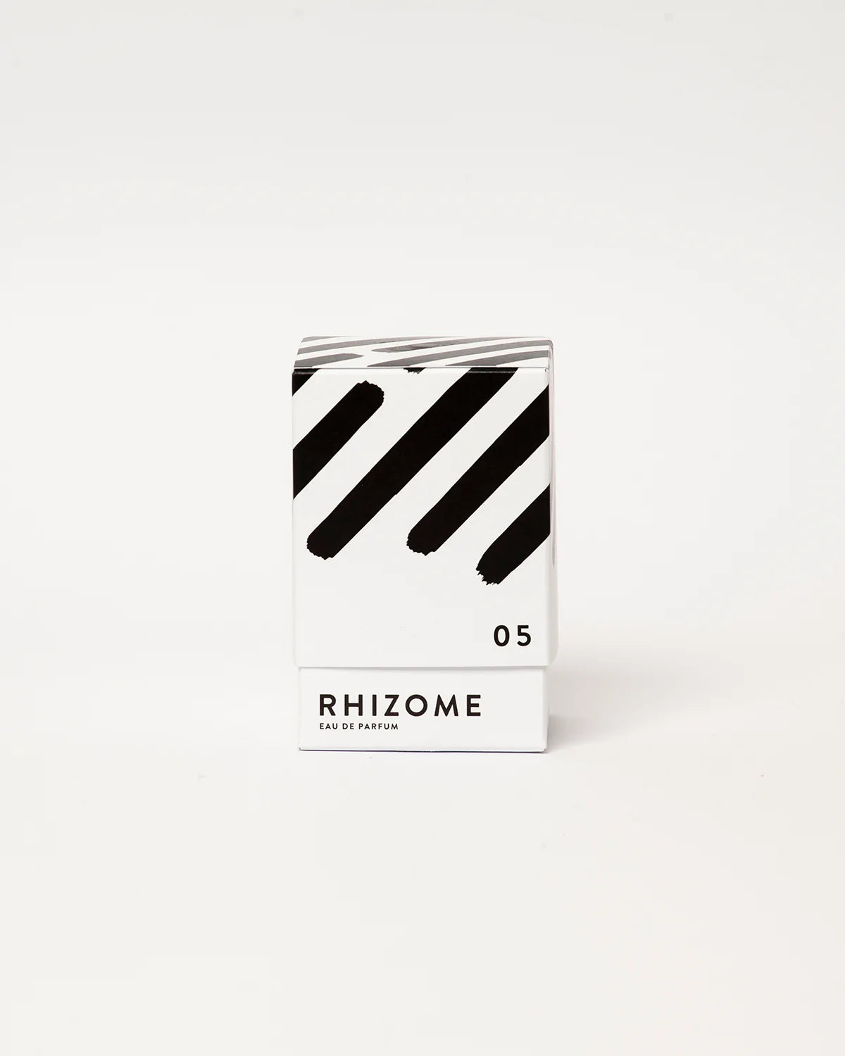 RHIZOME 05 is a spicy and fresh scented Eau de Parfum.