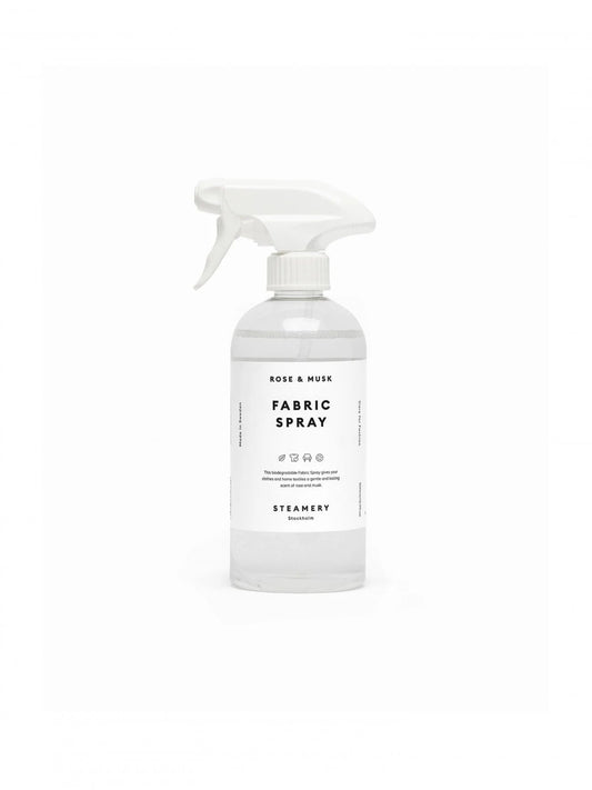 Want to freshen up your clothes in the quickest possible way? Our Fabric Spray gives your textiles a gentle and lasting scent of fresh rose and musk.
