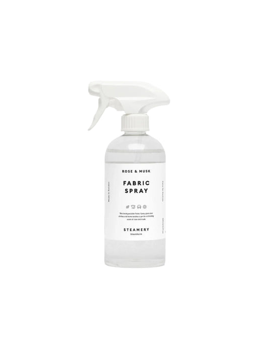 Want to freshen up your clothes in the quickest possible way? Our Fabric Spray gives your textiles a gentle and lasting scent of fresh rose and musk.