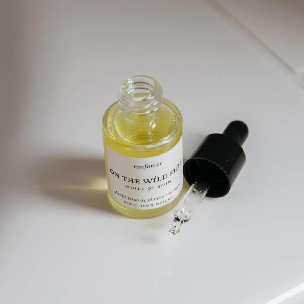 Facial oil enriched with active ingredients from wild plants.